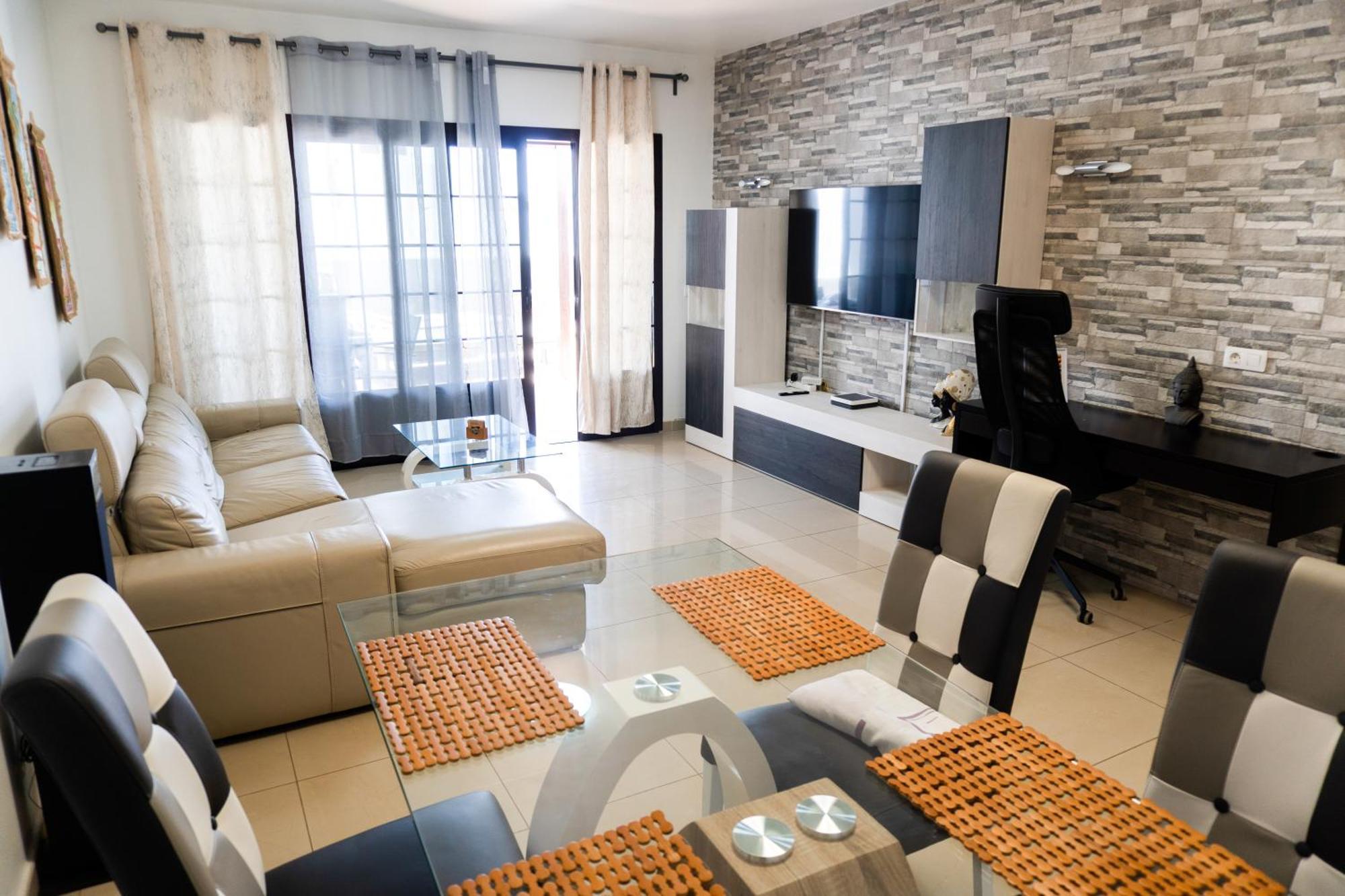 Beautiful And Luxurious Villa With Heated Pool And Free Wi-Fi In Playa Blanca. Exterior photo